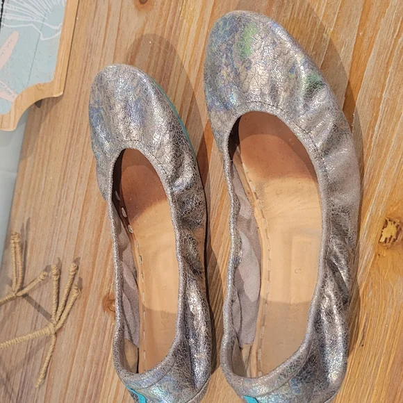 Limited Release - No Longer Available - Love Potion Tieks Size 9 - Iridescent - Picture 8 of 10